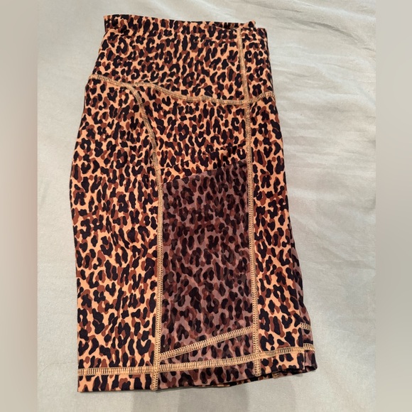 Fabletics On-The-Go PowerHold High-Waisted 6'' Short Cheetah Print - Picture 2 of 5